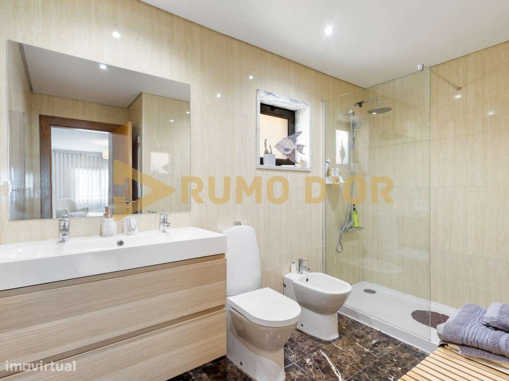 Exclusivo T3 em Condomínio Privado no Carregado com Terraço, Varand...-12