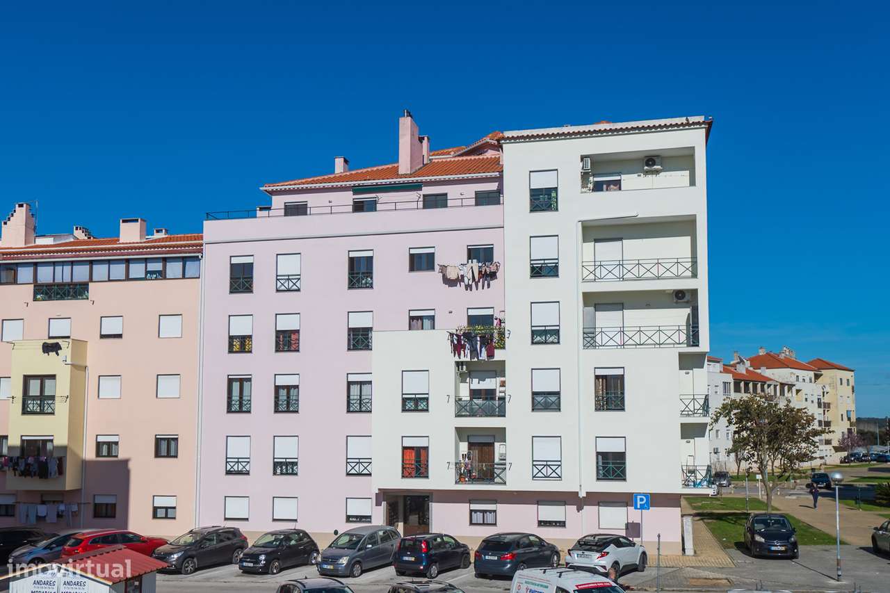 Apartamento T2 na Quinta do Conde com areas de 136m2-55