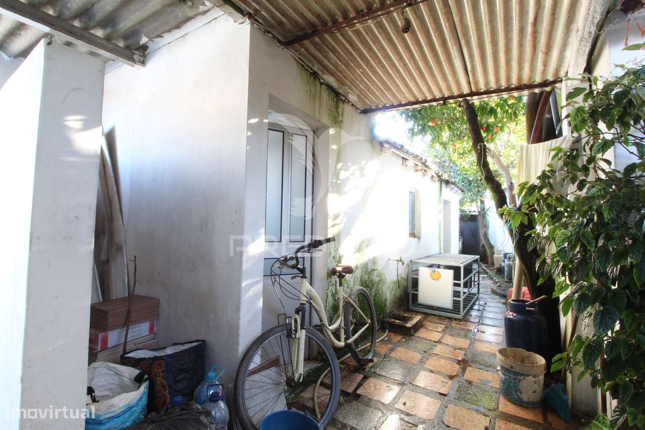 Moradia T2 para Remodelação no Centro da Glória do Ribatejo - Grande imagem: 3/21