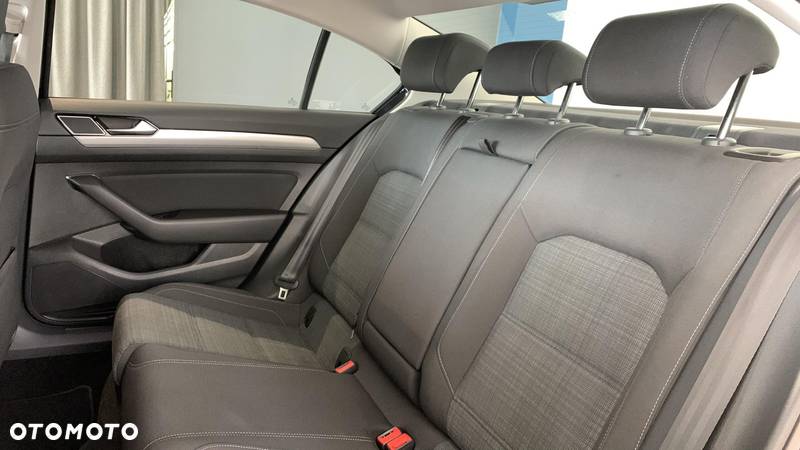 Volkswagen Passat 2.0 TDI EVO Business DSG - 16