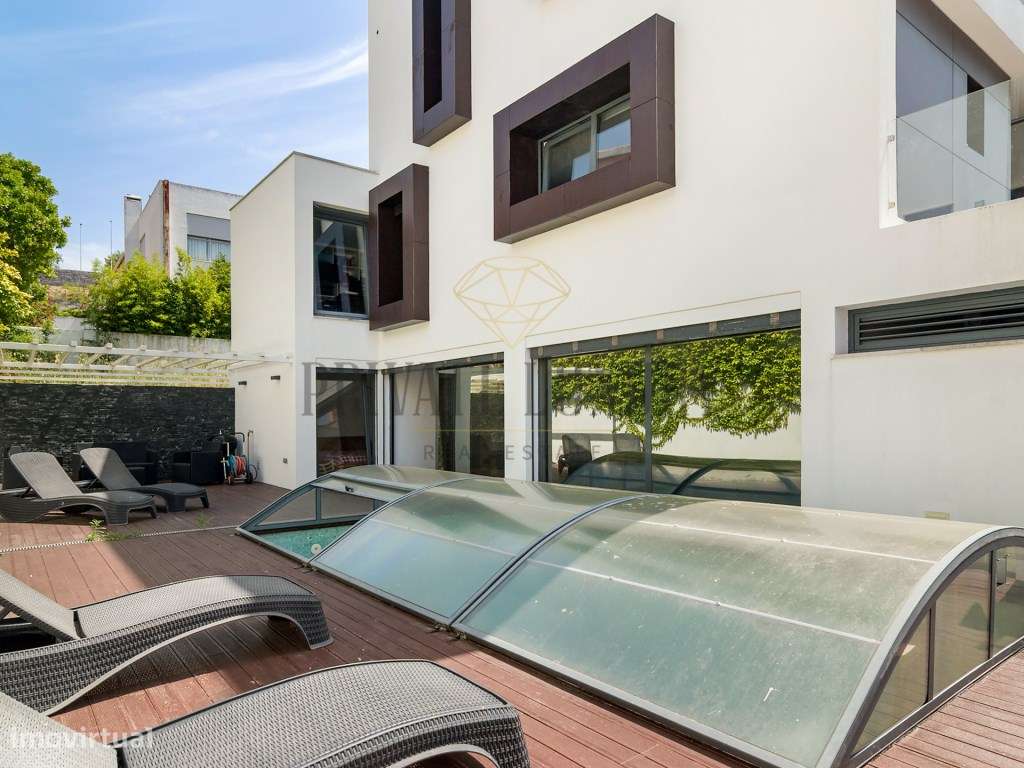 Moradia T4 Contemporânea com Piscina em Caxias-26