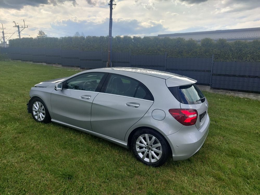 Mercedes-Benz A W176 180 (BlueEFFICIENCY) 2017