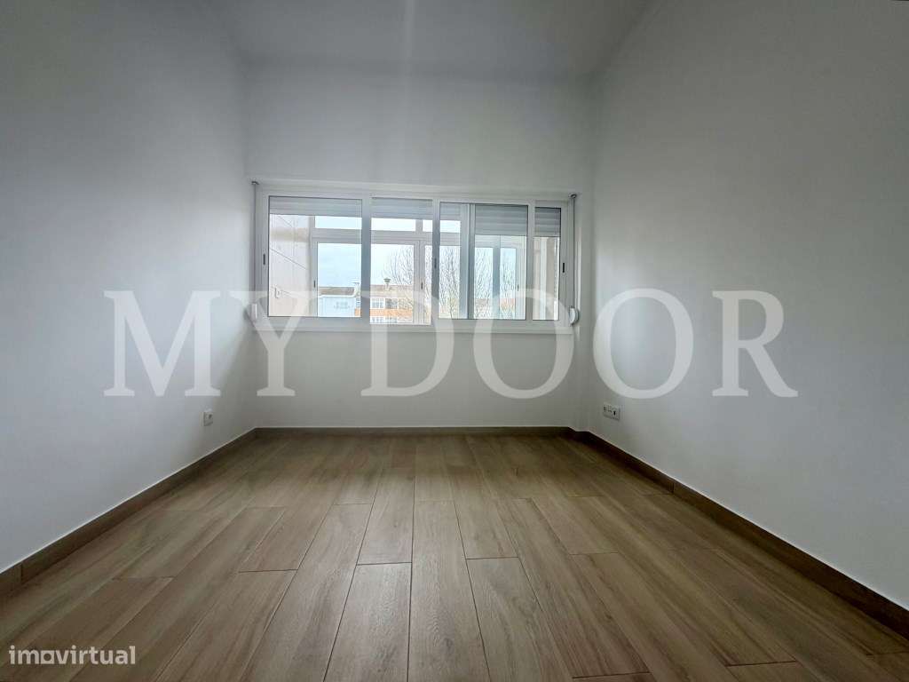 Apartamento p/ Venda - T2 - Barreiro - 2º andar - Central-7