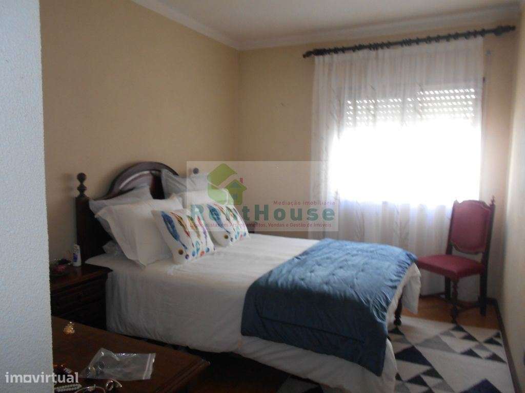 T2 Mobilado  ARRENDAMENTO DE 15 SETEMBRO A 30 JUNHO. - Grande imagem: 4/9