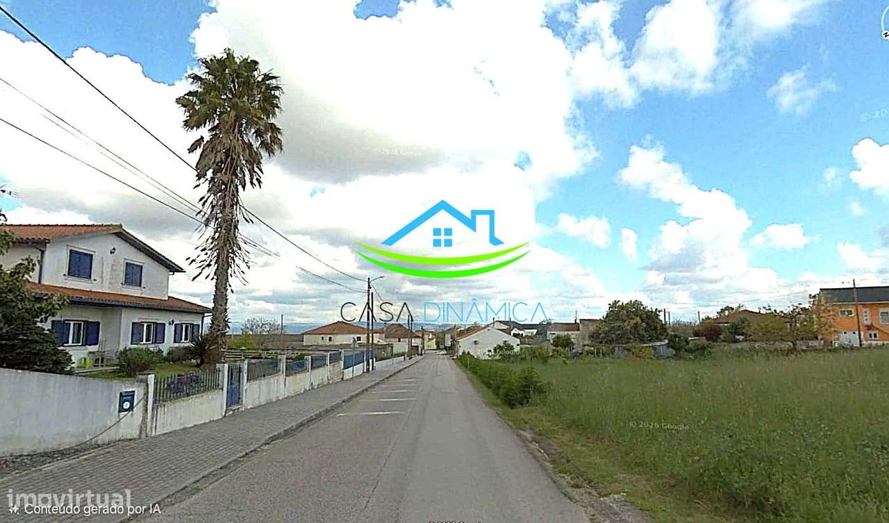 Moradia com garagem e quintal para recuperar-13