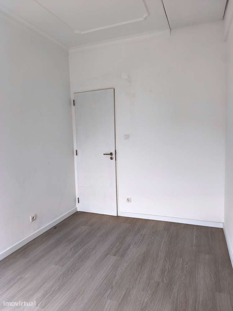 T2 Centro Queijas, Totalmente Remodelado, Junto aos CTT e P. Doce-31