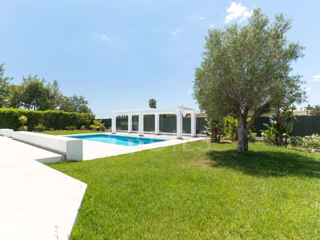 Moradia T4 com piscina em Vilamoura, Algarve-17