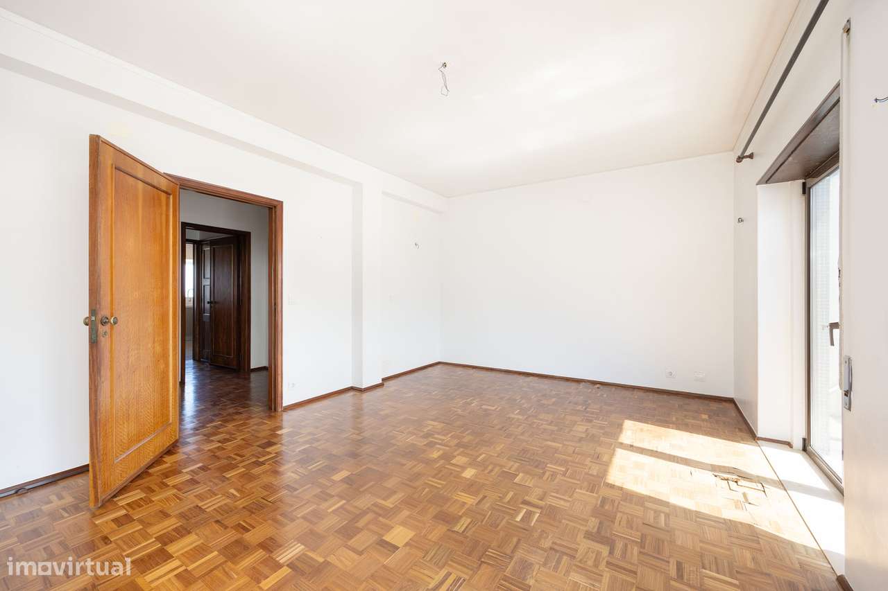 Apartamento T5 | Último Piso | Capuchos, Leiria-2