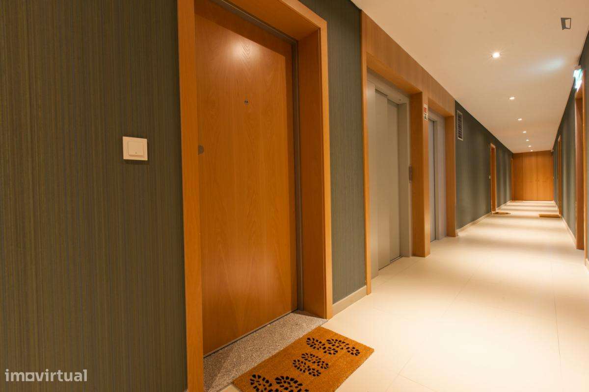 Apartamento com 2 quartos - localizado em Paranhos Porto - Grande imagem: 2/10