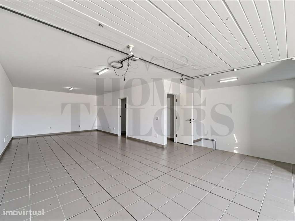 Moradia T3 em Caneças, com excelente jardim e garagem-22