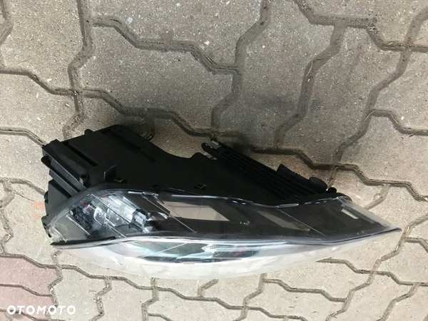 AUDI A1 LAMPA PRZEDNIA LEWA ZWYKLA - 2