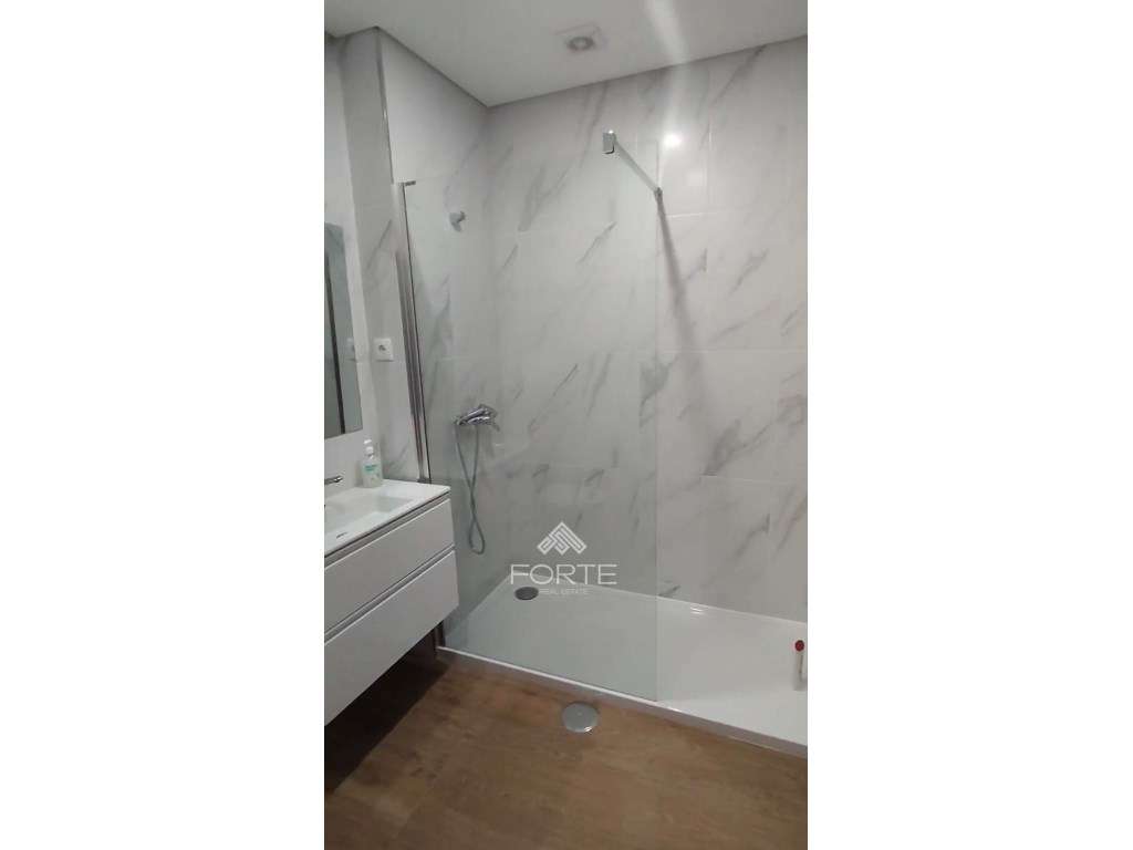 Apartamento T1 renovado no coração do Porto-7