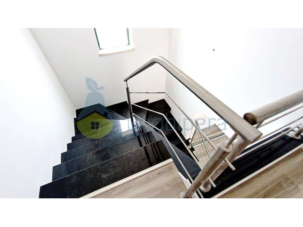 QUALIDADE E CONFORTO! Moradia com 3 quartos, Jardim, Piscina e Gara... - Grande imagem: 4/17