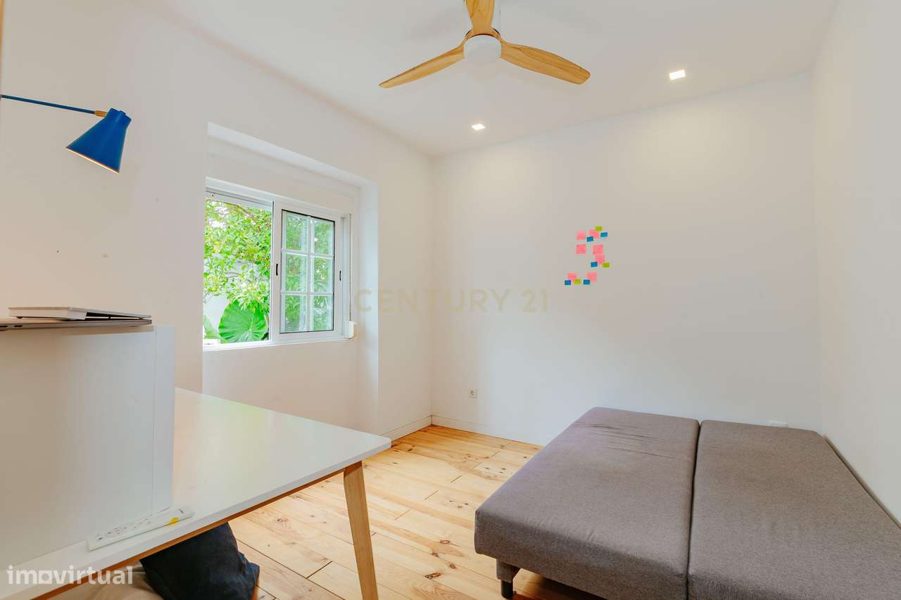 T2 exclusivo, totalmente remodelado e mobilado, com logradouro privati-23