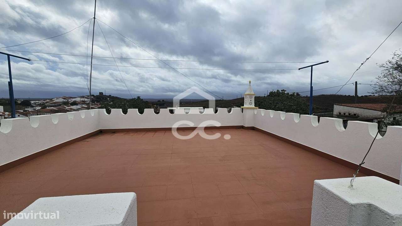 Moradia V4 com 174 M2, aproveitamento de sótão, garagem para 2 viatura-13