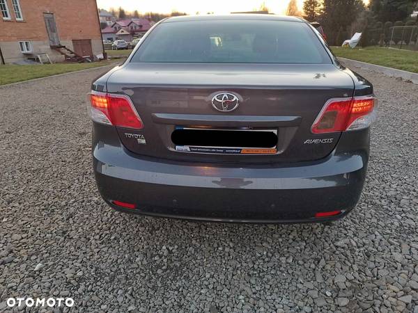 Toyota Avensis 2.0 Premium - 26