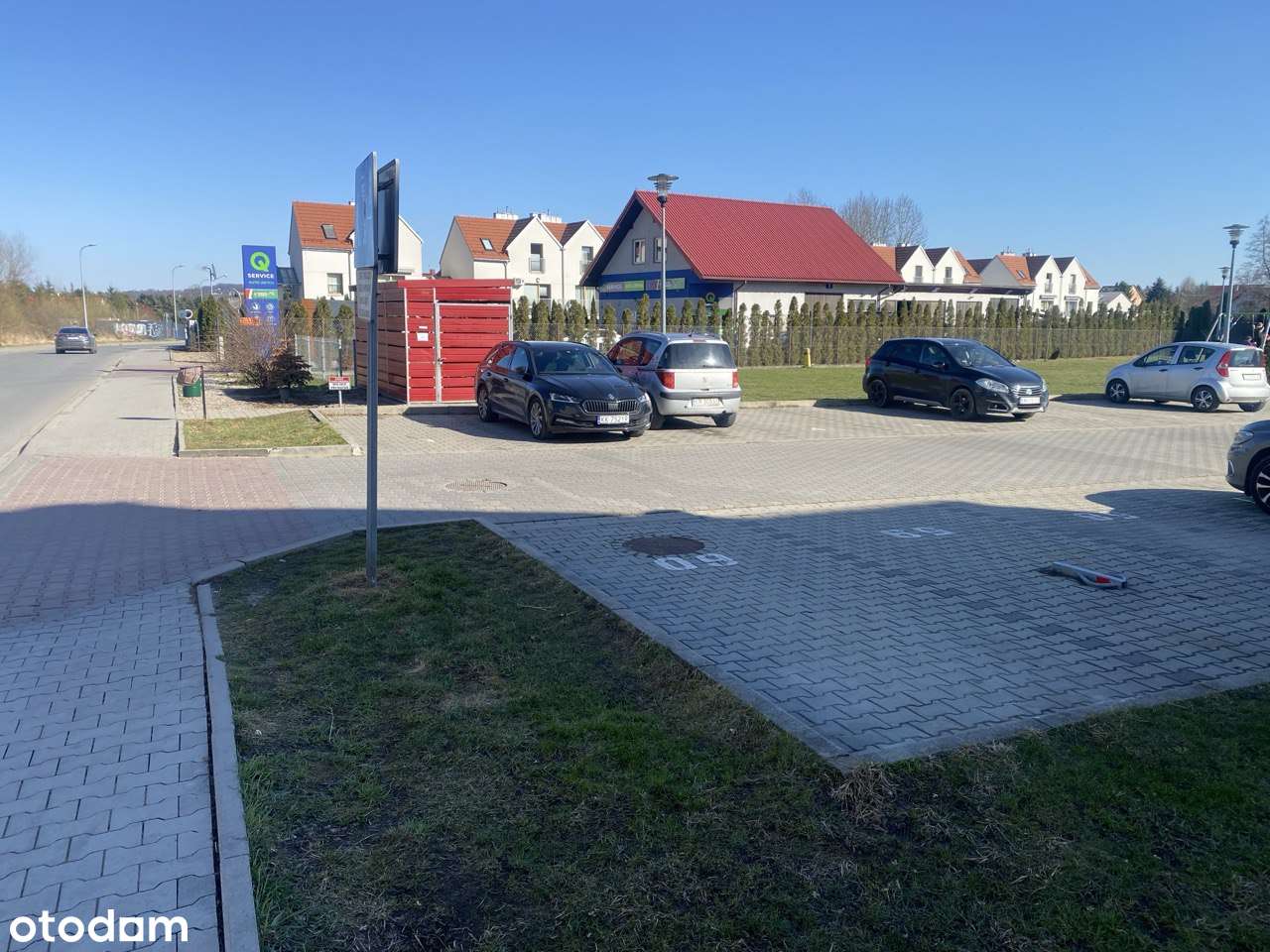 Miejsce postojowe (zewnętrzne) przy budynku ul. Macieja Dębskiego 47