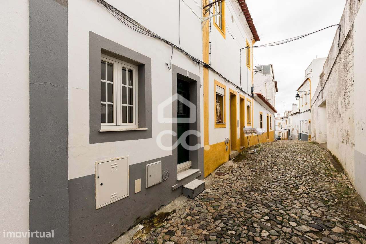 Moradia T2 com Saguão no Centro Histórico de Évora-16