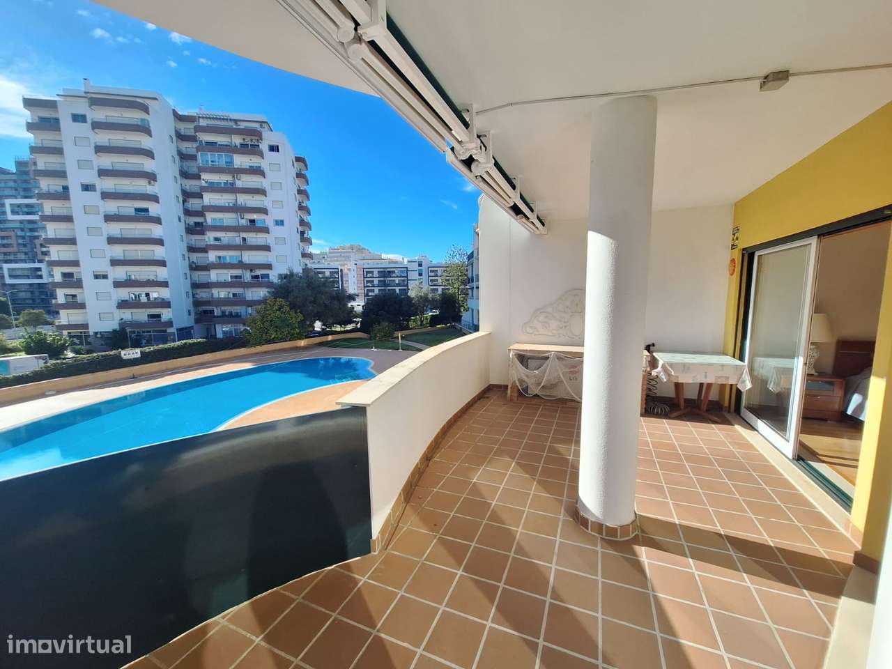 T2 com piscina, garagem e varanda em Portimão-9