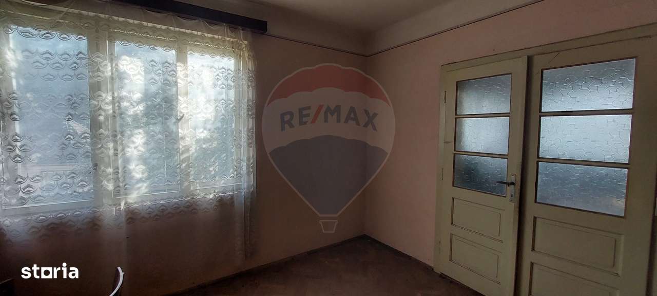 Casă  individuala cu teren generos-5