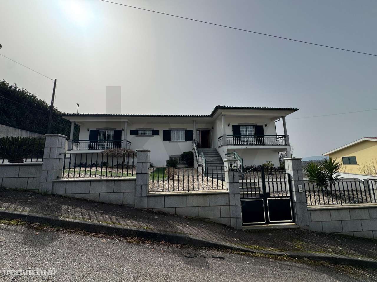 Moradia T4 Térrea na Póvoa da Medronhosa: Eficiência A+ e Lazer de Lux - Grande imagem: 4/45