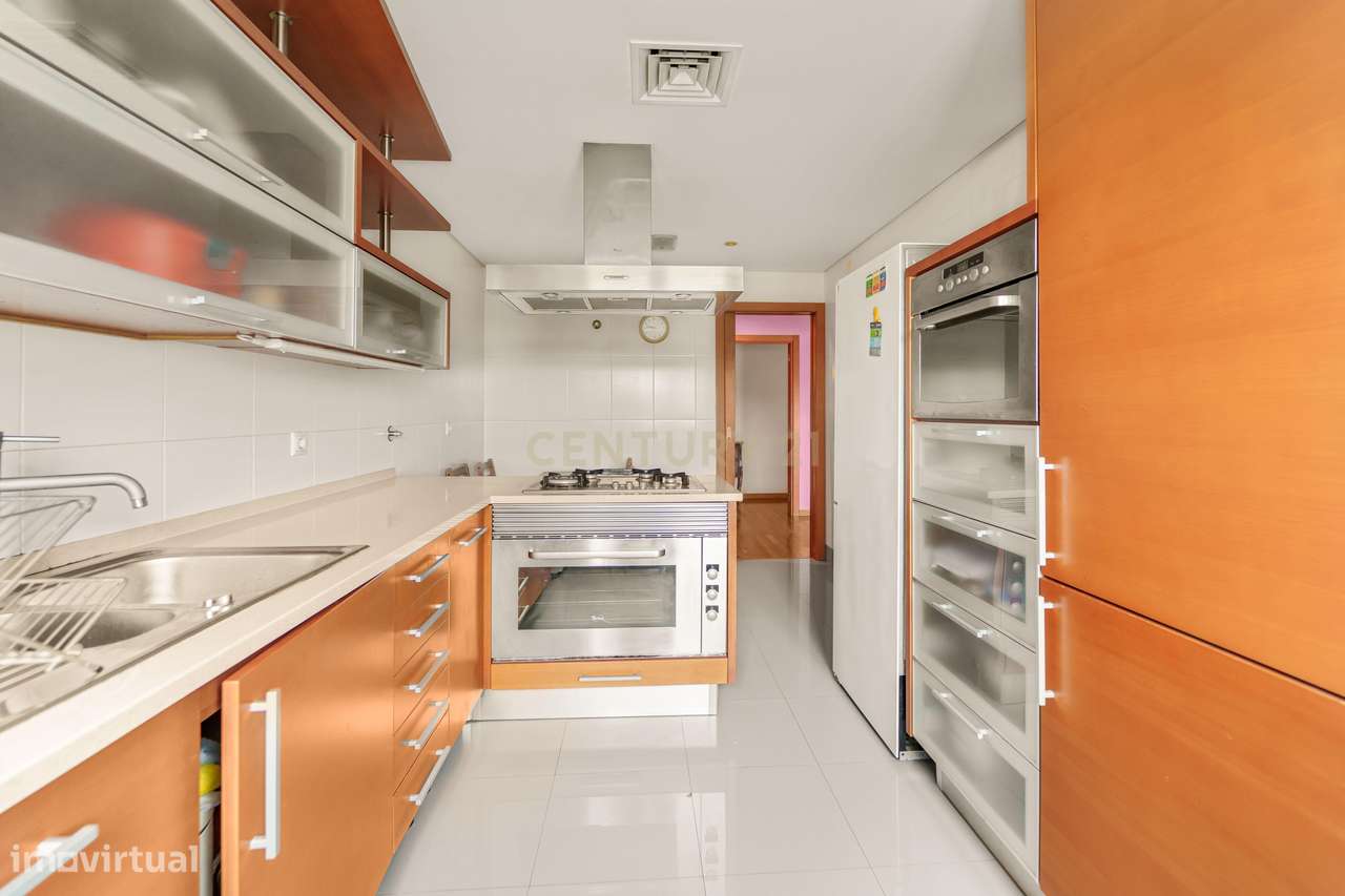 Apartamento T3 com Duas Frentes, Parqueamento e Arrecadação – Prior Ve - Grande imagem: 3/16