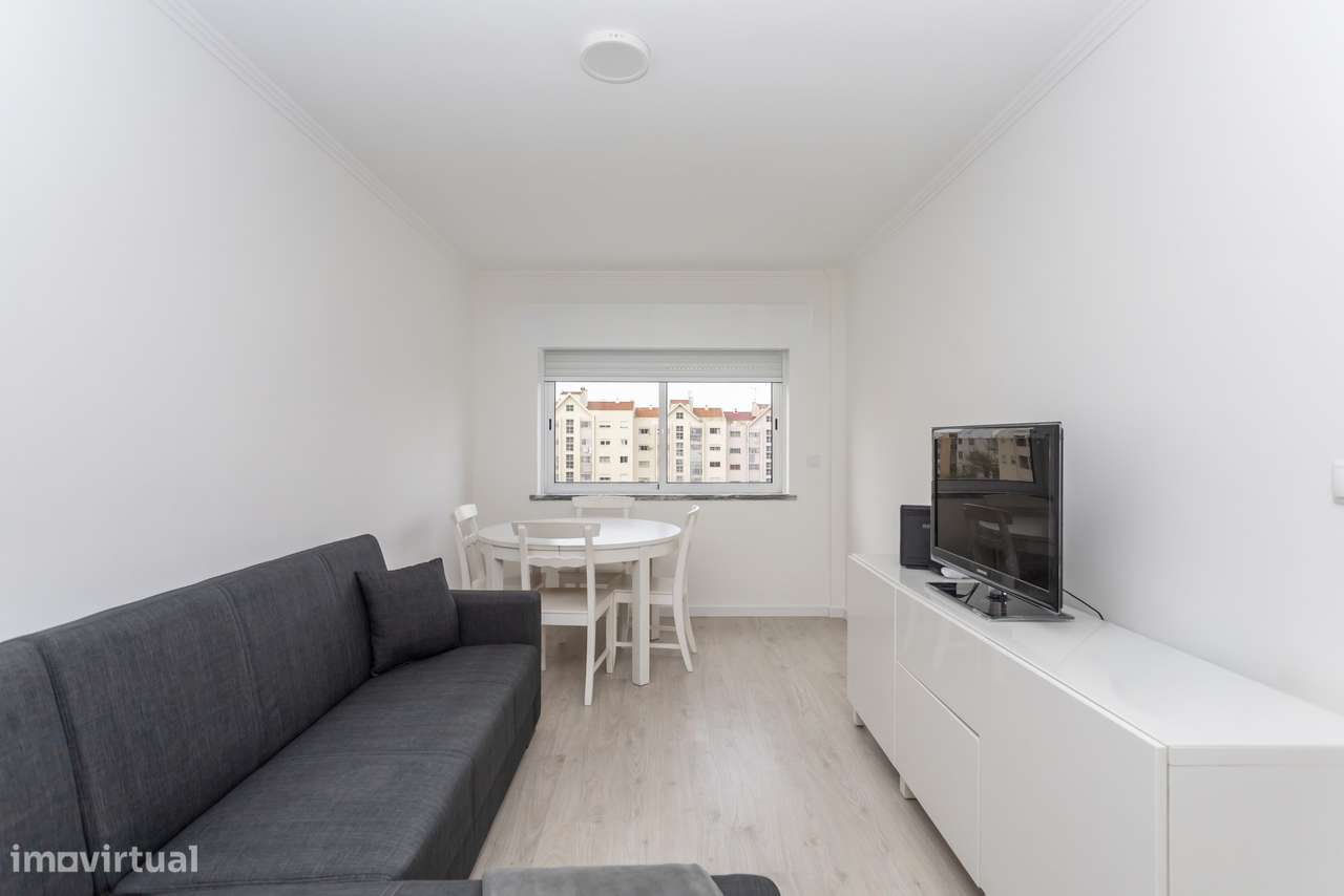 T2 Remodelado junto à Biblioteca José Saramago, em Loures - Grande imagem: 2/26