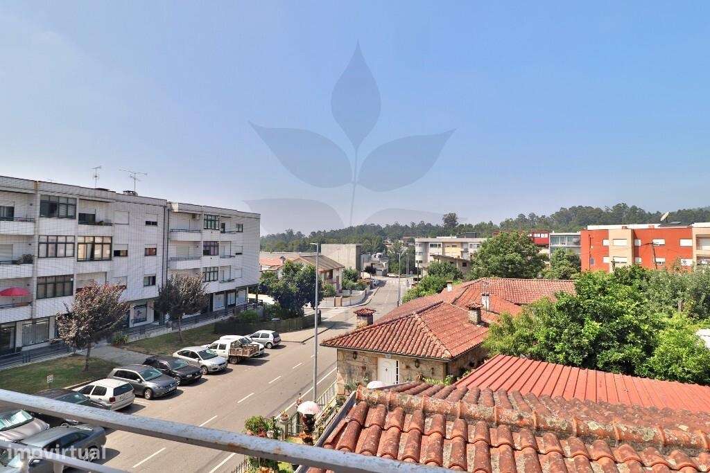 Andar Moradia T3 no Centro de Vila Verde | Mobilado e Equipado | Com G-11