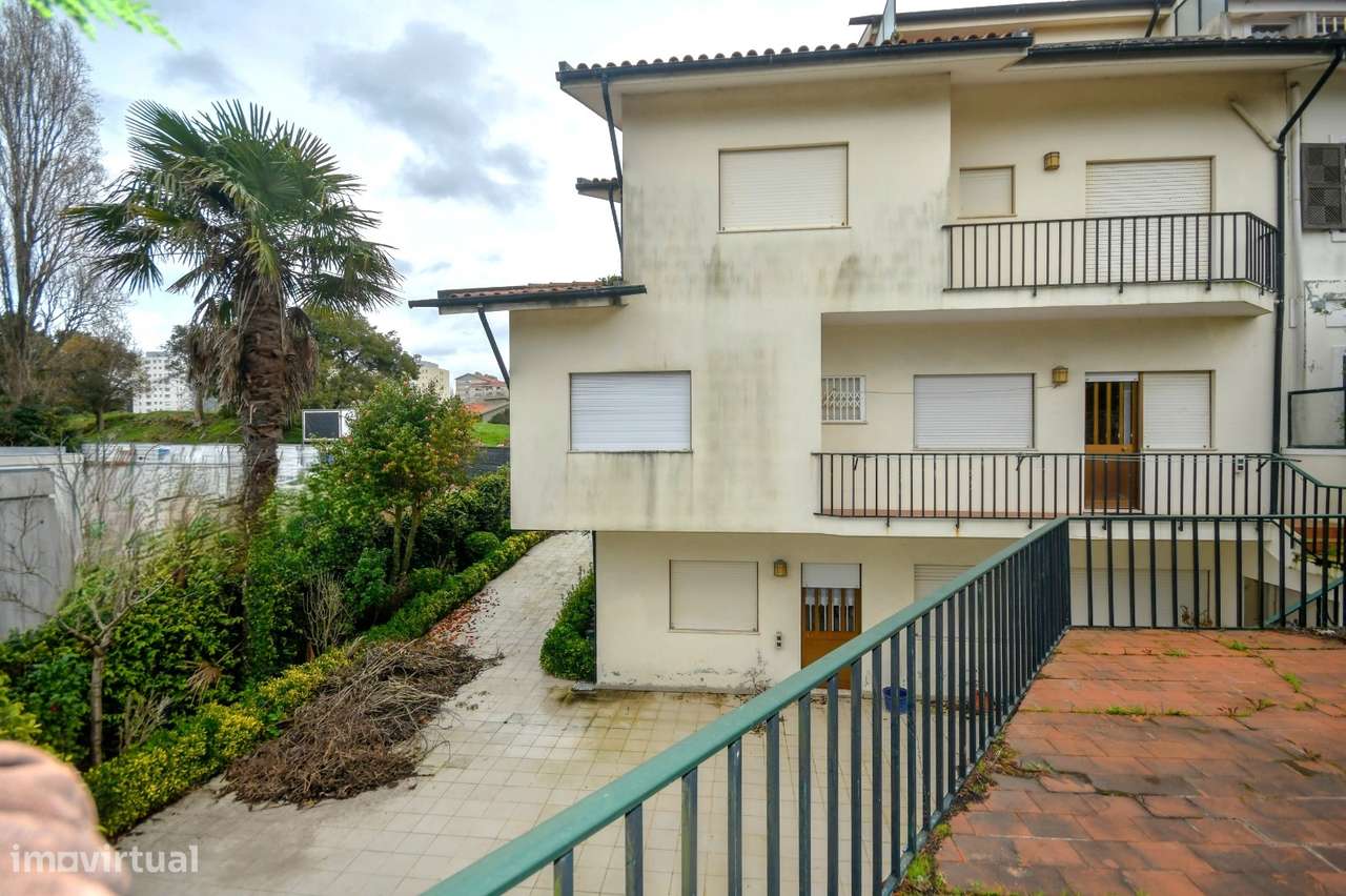 Moradia T7 na Foz | Jardim, Terraço, garagem e enorme potencial-7