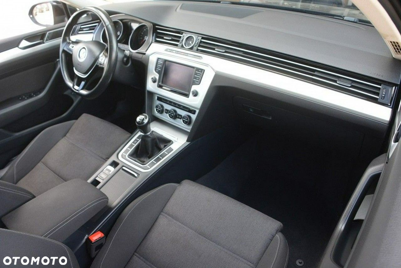 Volkswagen Passat 1.6 TDI BMT Comfortline - 11