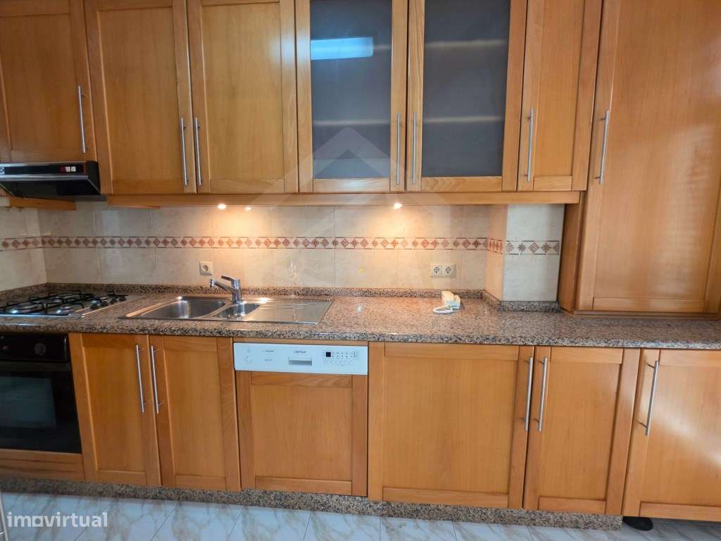 Apartamento T2 Renovado em São João da Madeira-14