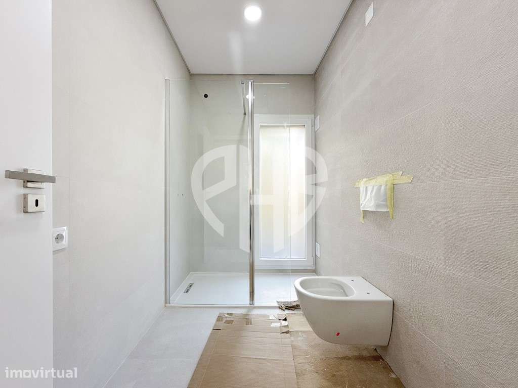 Moradia de Luxo T4 C/ Piscina e Box // Em Construção-13