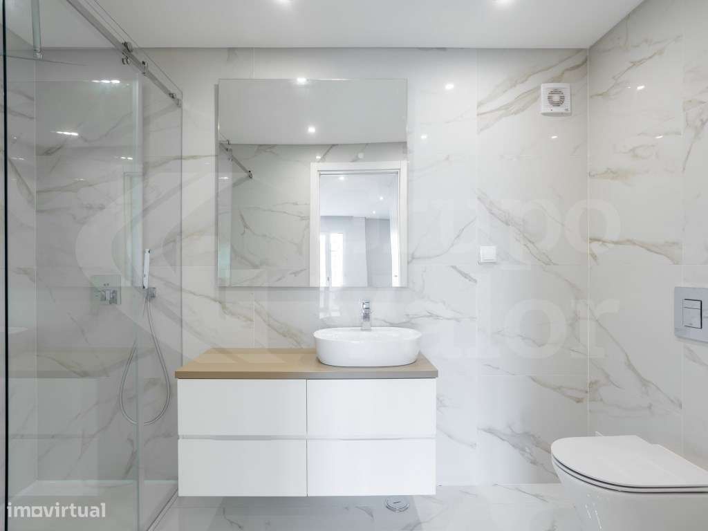 Apartamento T2 Novo com Estacionamento - Parede - R/C E-15