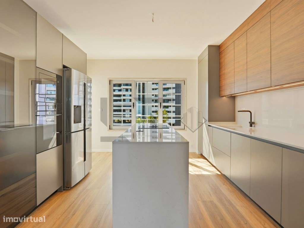 Penthouse T3 (possível T4) com Terraço, plena vista Rio e Garagem, ...-16