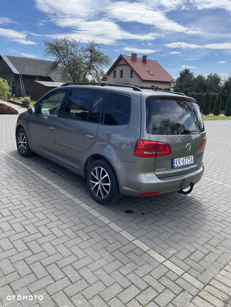 Volkswagen Touran - 4