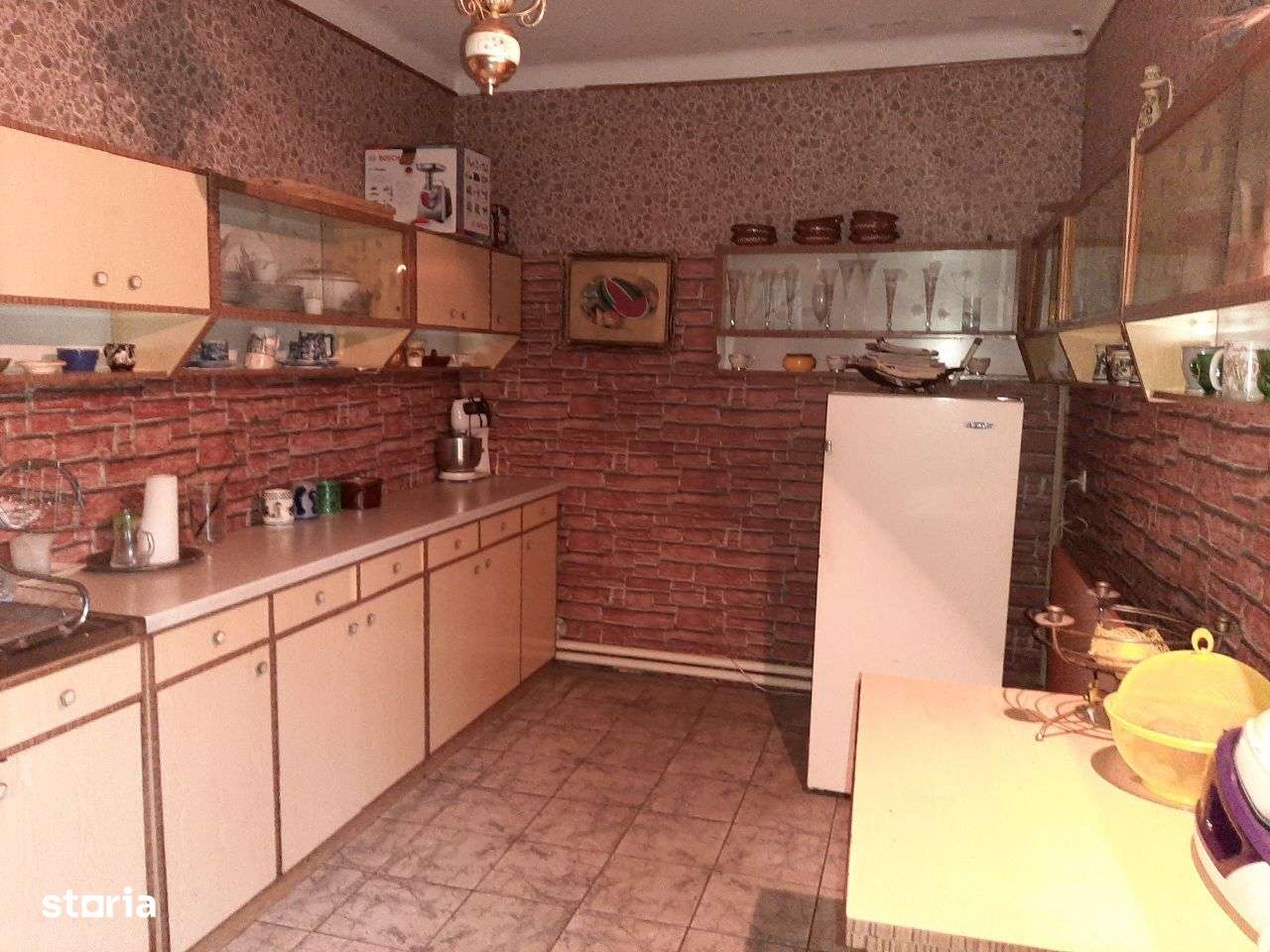 Casa cu etaj, 4 camere, 5 Ari teren, semicentral Satu Mare-6