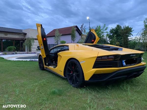 Lamborghini Aventador - 3