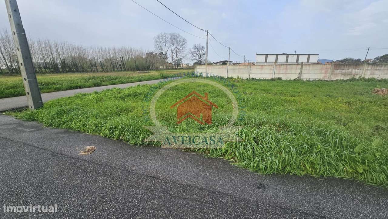 Terreno de gaveto para construção de moradia - Grande imagem: 3/3