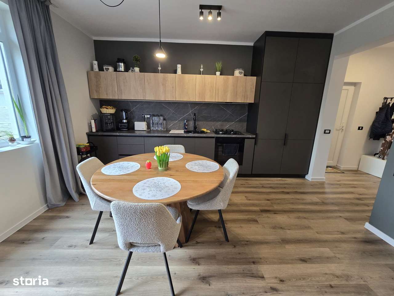 Duplex despartit prin camera tehnica - 4 camere Toate Utilitatile-5