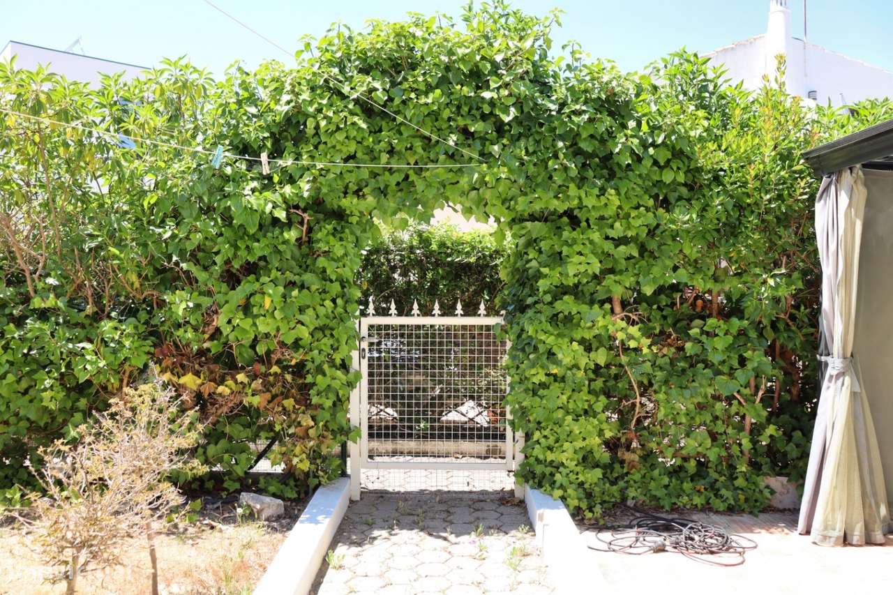 Charmosa Moradia Jardim Privativo e Piscina – a Poucos Minutos da Prai - Grande imagem: 5/51