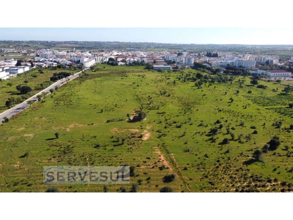 Excelente Oportunidade de Investimento! Terreno com uma área total ... - Grande imagem: 1/11