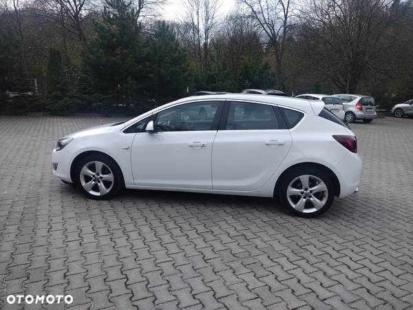 Opel Astra IV 1.4 T Cosmo - 13