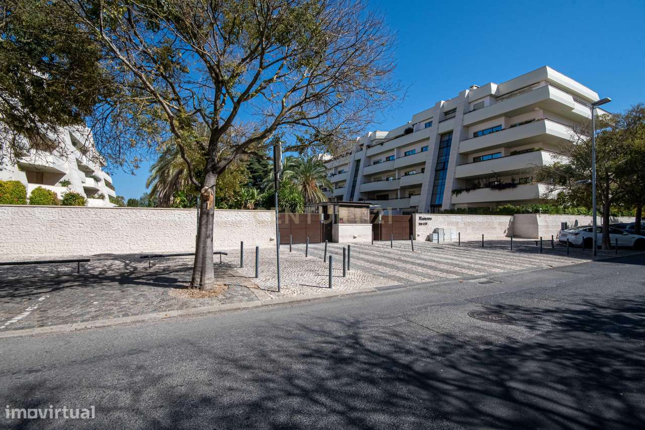 Apartamento T6 Único com Varandas Envolventes | Parque das Nações-54