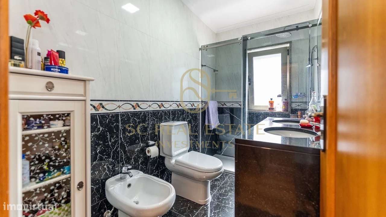 Moradia T4 com Piscina, 3 frentes, 300 mts Praia, São Félix Marinha-18