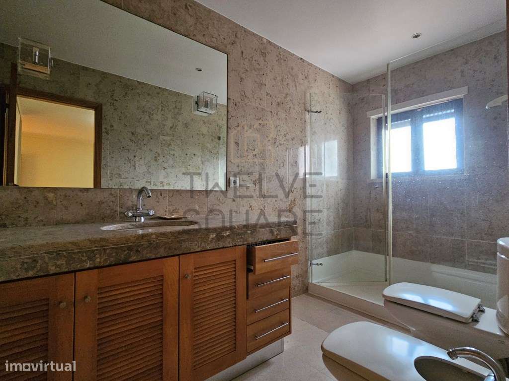 Moradia T5 independente a 5km de Leiria-8