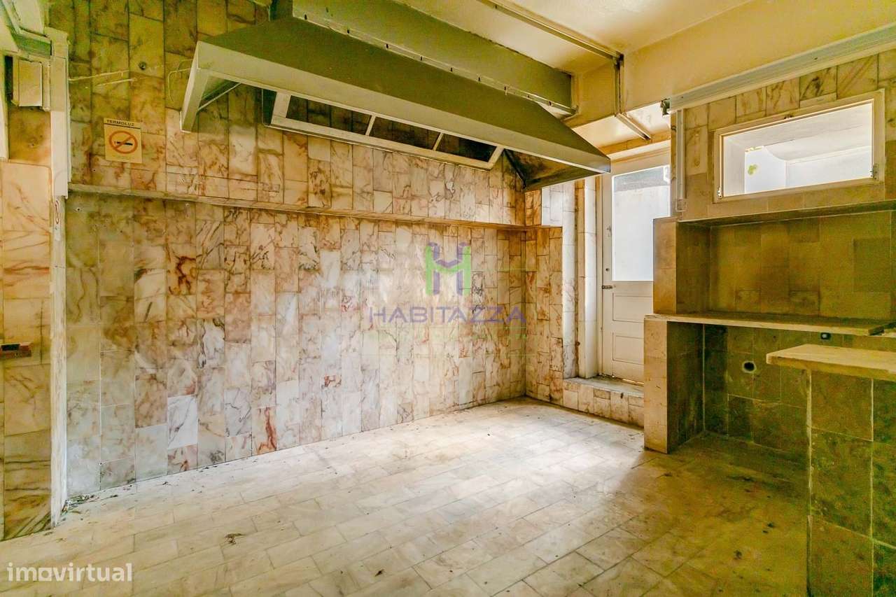 Prédio no Centro histórico de Lagos composto por 2 Apartamentos T3 e 1-5