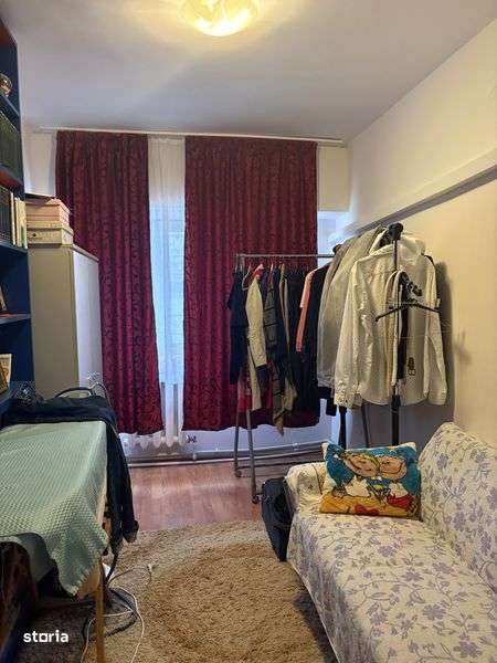 Vand Apartament 4 camere - Imagine principală: 5/8