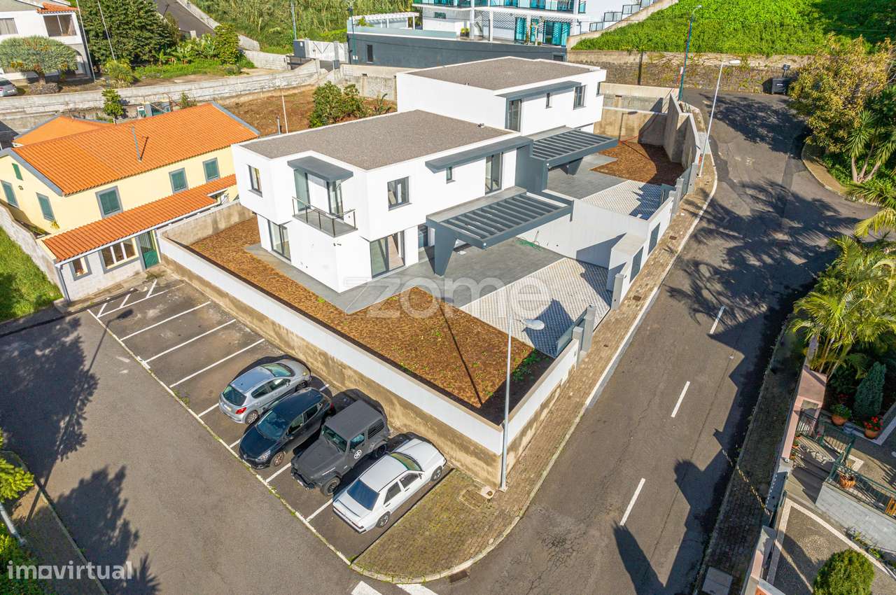 Moradia Geminada T3 , São Roque, Funchal - Grande imagem: 1/36