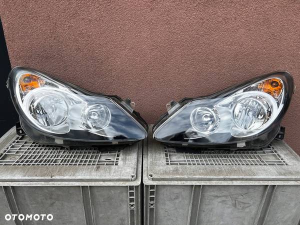 Lampa przednia OPEL CORSA D CIEMNE KOMPLET EUROPA ORYGINALNE VALEO - 1