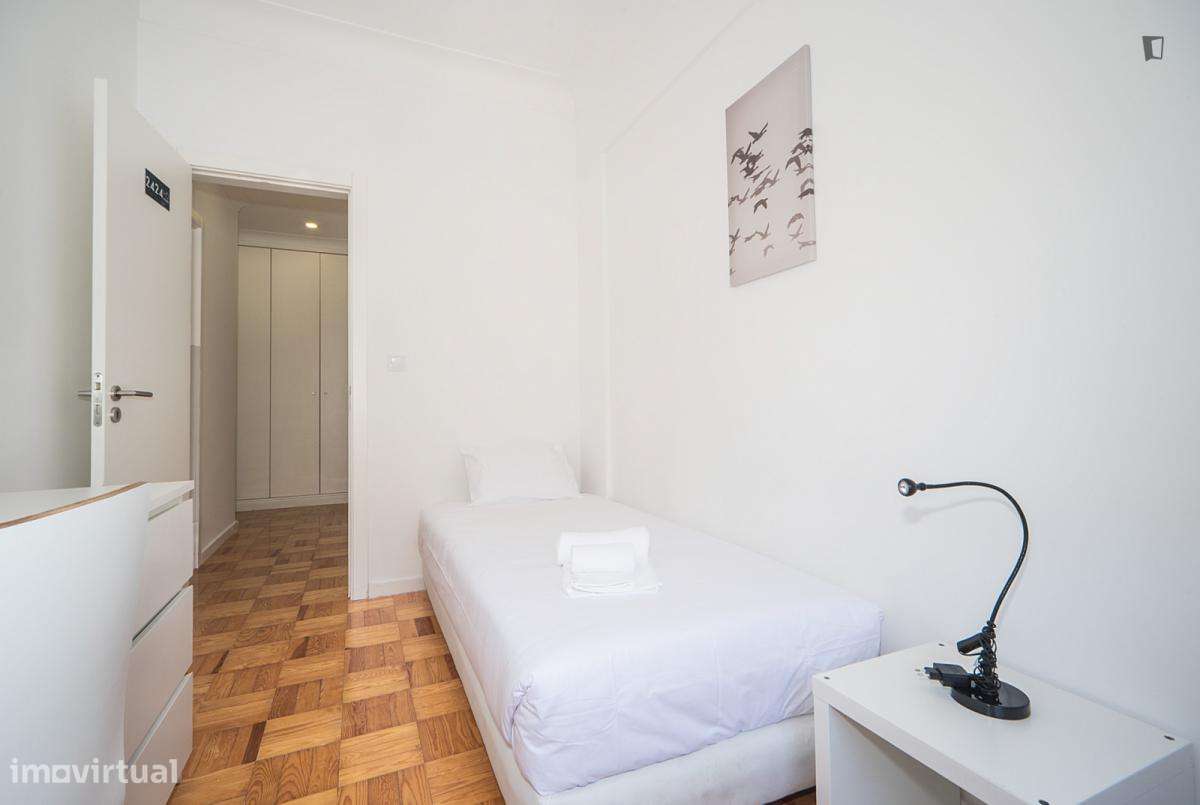 Quarto - localizado em Sete Rios Lisbon - Grande imagem: 4/6